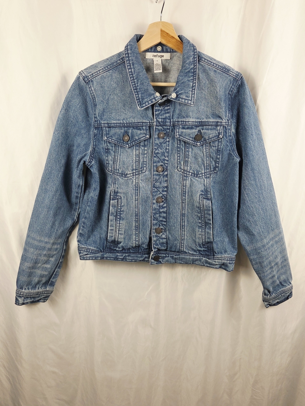 Refuge Classic Light Blue Denim Jacket Pockets And Button Closures Size Large